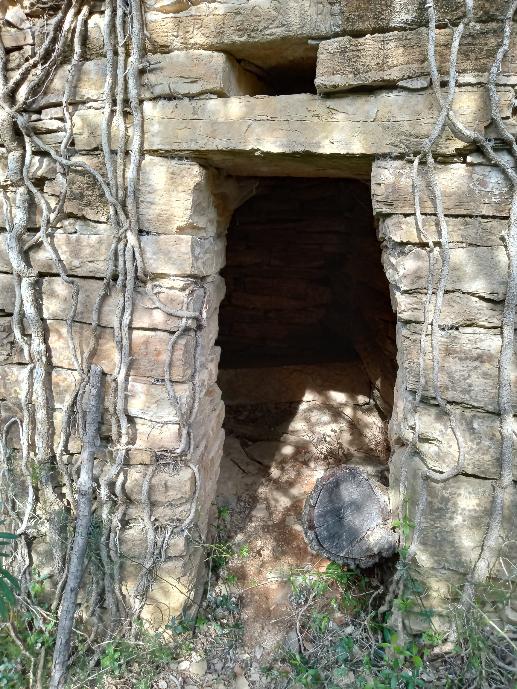 Un abri typique de notre patrimoine pastoral